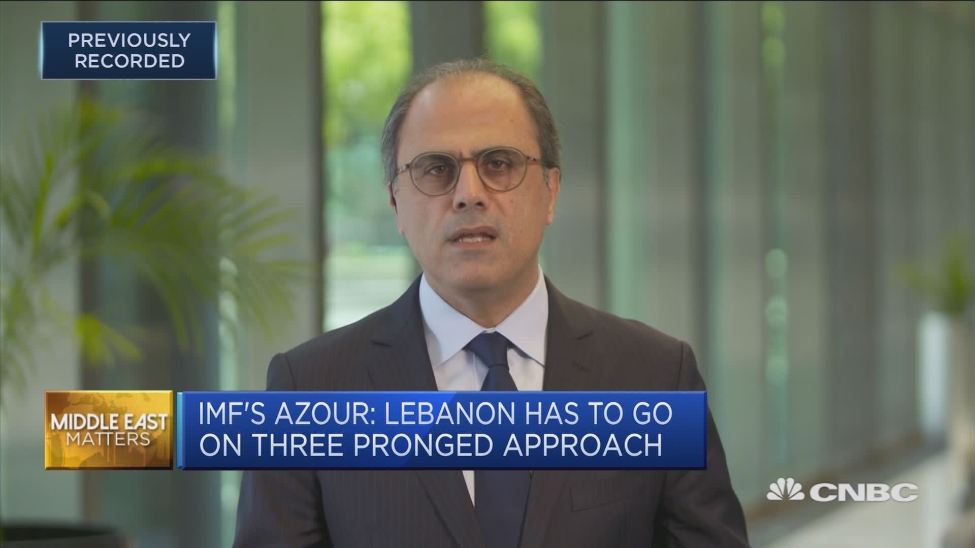 A photograph of Jihad Azour, IMF director, speaking about the economic challenges facing Lebanon.